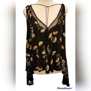 Free People Size M Sleeveless Open Back Black Floral Lace Blouse